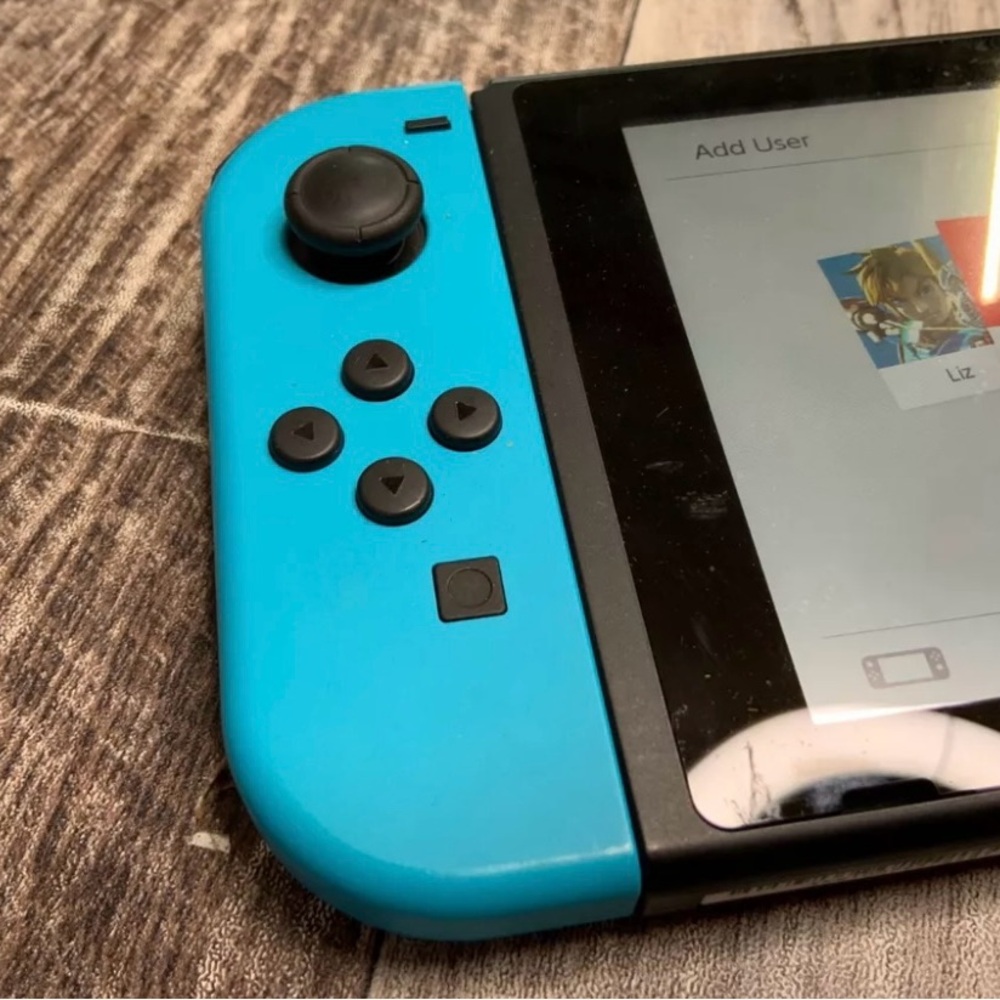 Nintendo Switch - Picture 5 of 7